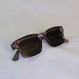 Chic Dark Square Sunglasses
